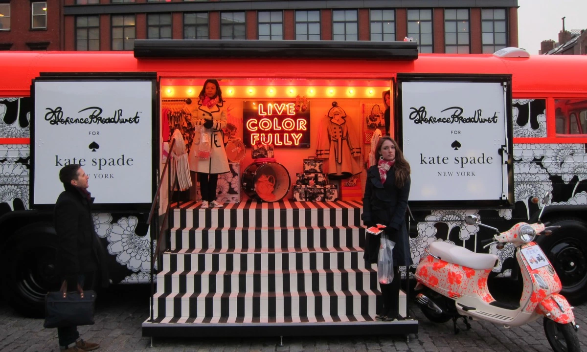 Kate Spade Bus branding